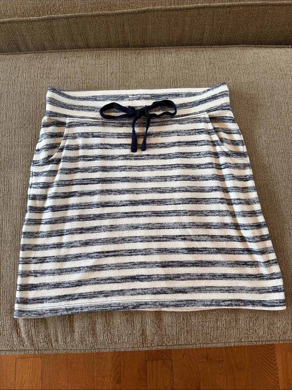 Market & Spruce Striped Navy and White woman’s Drawstring Skirt  medium petite